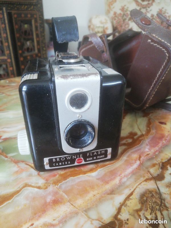 Appareil Photo Vintage Kodak Brownie Flash (Années 50) – Fabriqué en France + Sacoche Cuir (image 1)