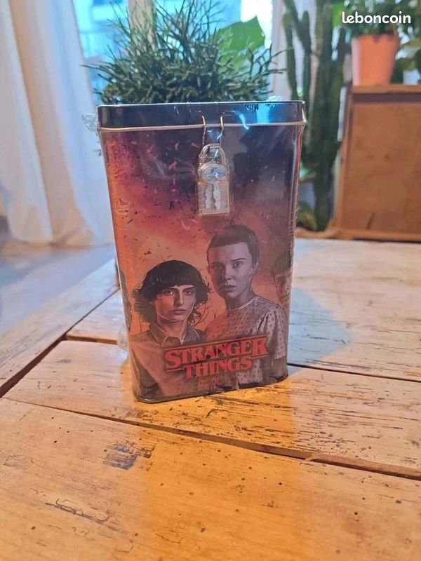 đ§° Tirelire Stranger Things â BoĂźte en mĂ©tal avec cadenas, neuve (image 1)