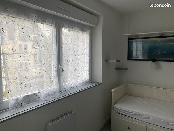 https://img.leboncoin.fr/api/v1/lbcpb1/images/87/7f/d0/877fd02529725bc6b323586192d14b5f6453f29e.jpg?rule=ad-image