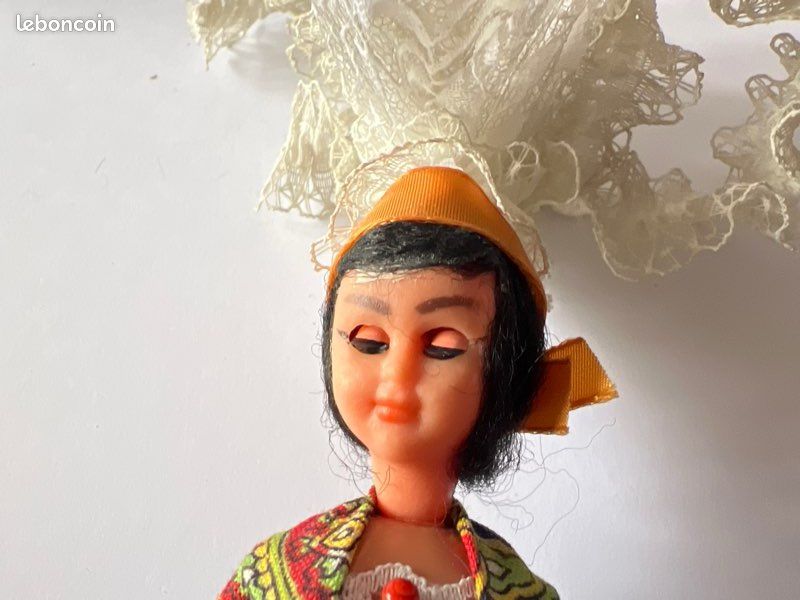 Ancienne Poupée En Céramique Avec Yeux Dormants - Bon état - Sans Marque
