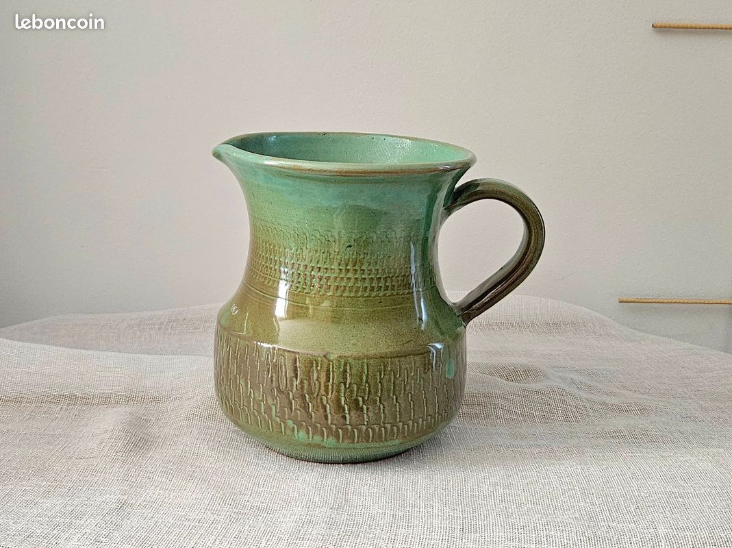 Pichet vintage en grès émaillé vert (image 1)