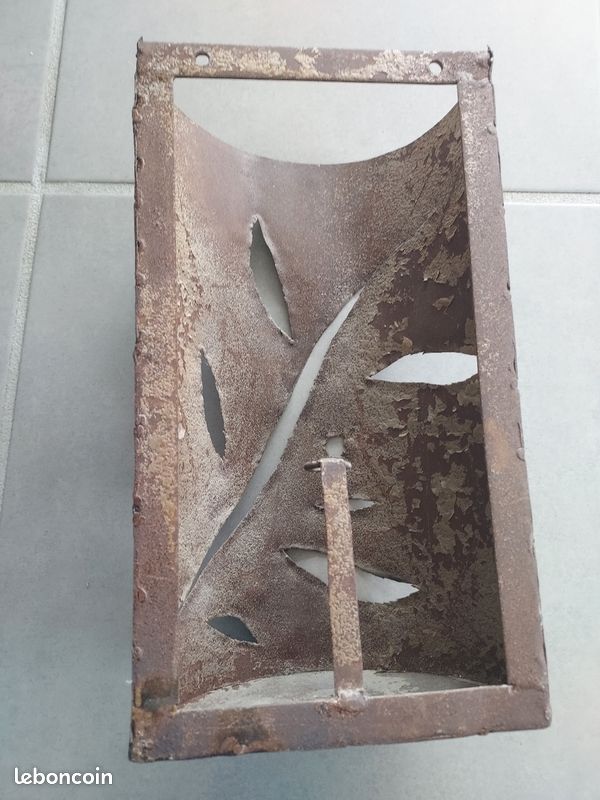 Luminaire rouillé (image 3)