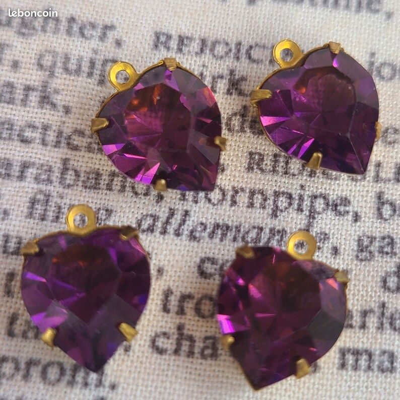 Lot de 4 petits pendentifs vintage coeurs en verre taillé couleur améthyste (image 1)