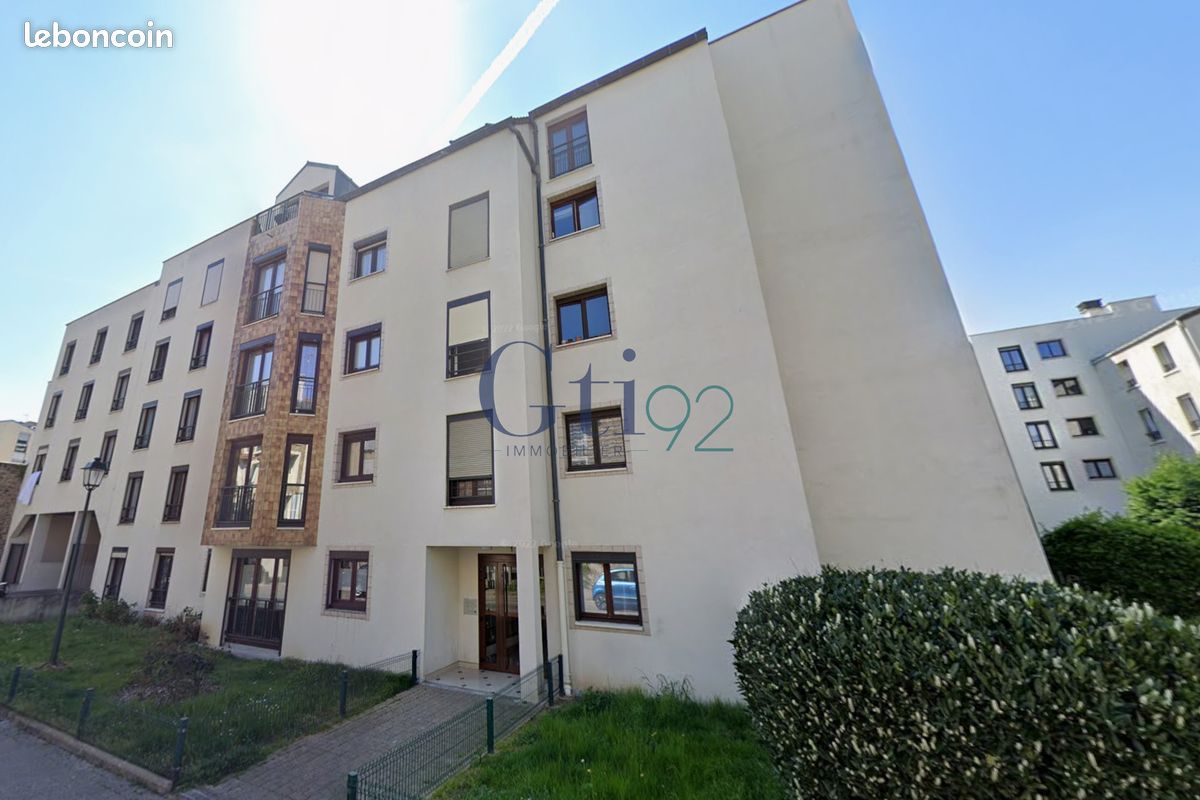 Parking 11 m² · à Clamart · 11 m² · 100 €/mois