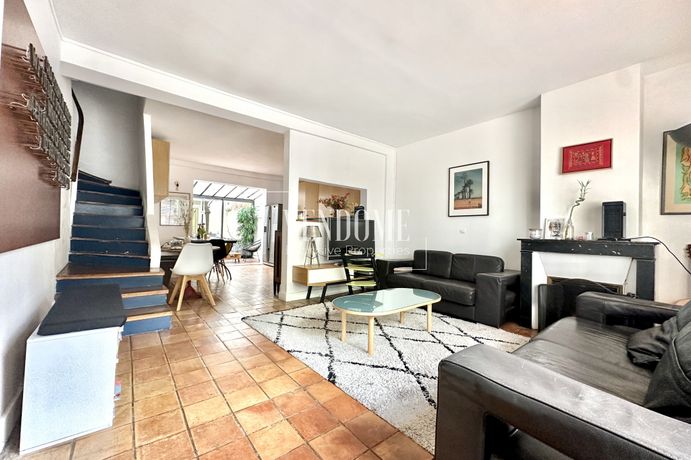 Maison a louer paris-18e-arrondissement - 8 pièce(s) - 205 m2 - Surfyn