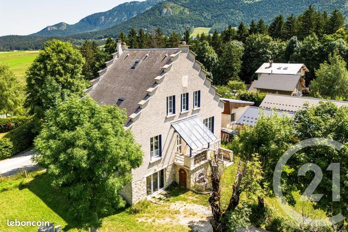 Maison 11 pièces 370 m²