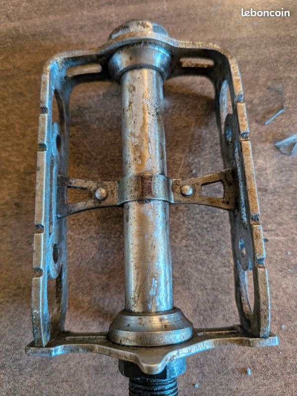 Paire De Pédales Vélo Ancien Lyotard – Vintage – Modèle Gauche Et Droite – Pour Pièces / Restauration