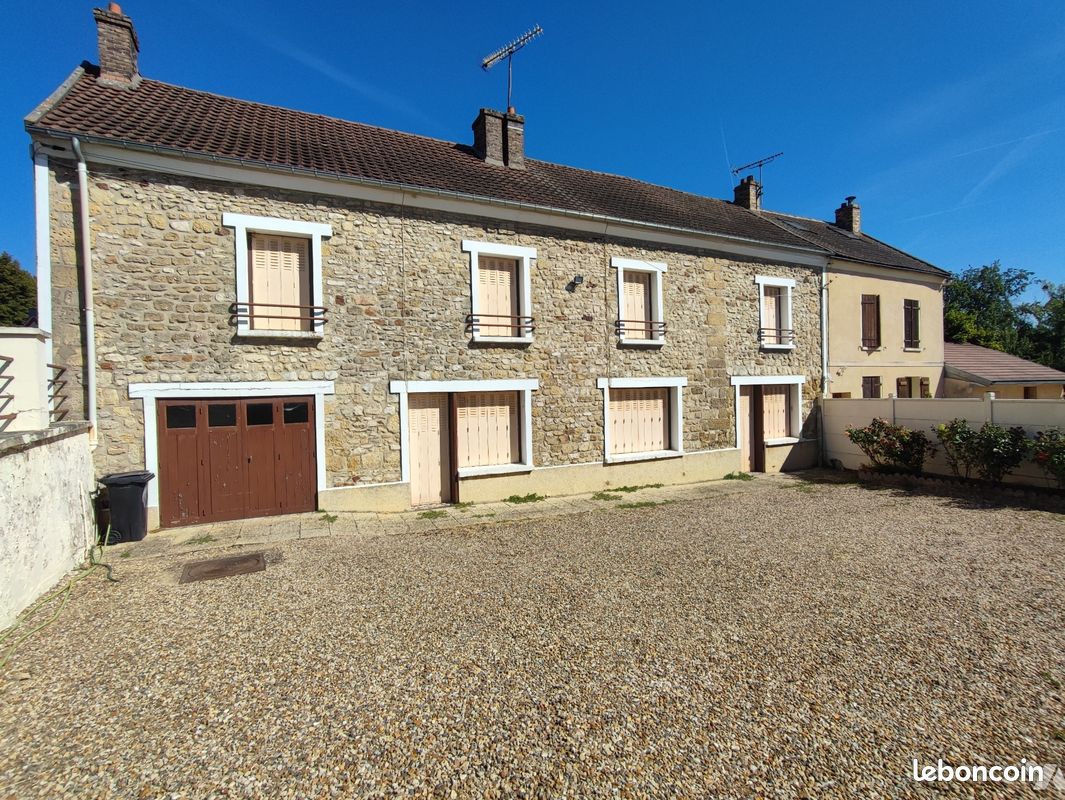 Maison 7 pièces 144 m² · à Us · 144 m² · 240 000 €