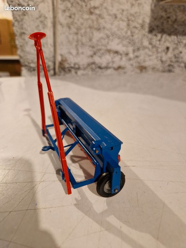 1/32 Britains Semoir Nordsten Lift o matic pour Pièce ou à réparer (image 8)