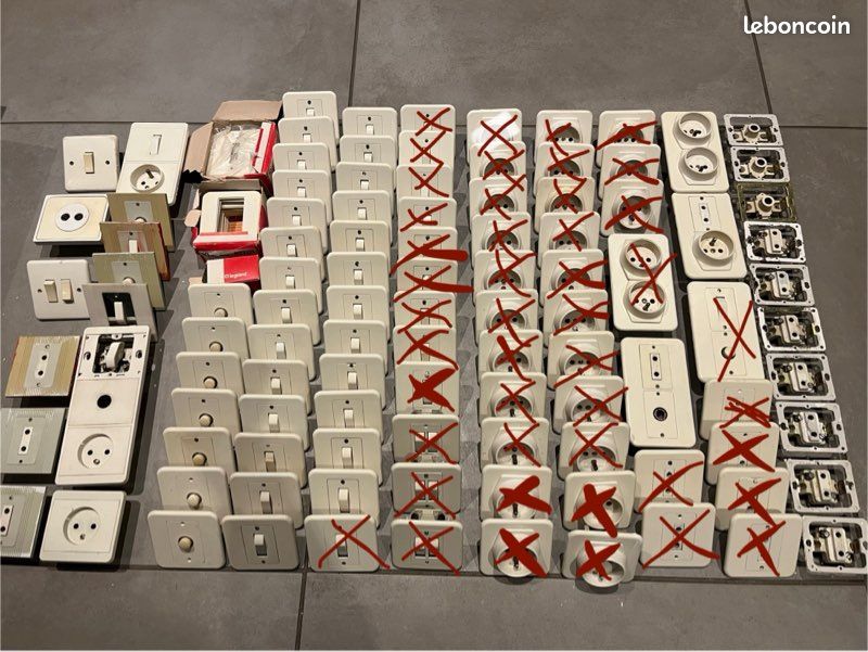 Lot D'appareillage électrique Legrand Chambord - Occasion - Pour Bricolage Ou Récupération