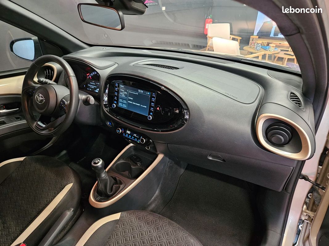 Toyota AYGO X Design 1.0 VVTi 12V 72 cv (image 19)