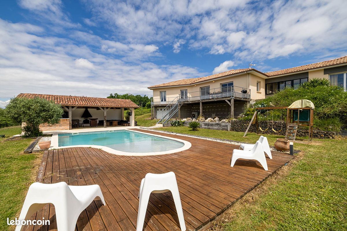 Maison 7 pièces 205 m² · à Aire-sur-l'Adour · 205 m² · 395 000 €