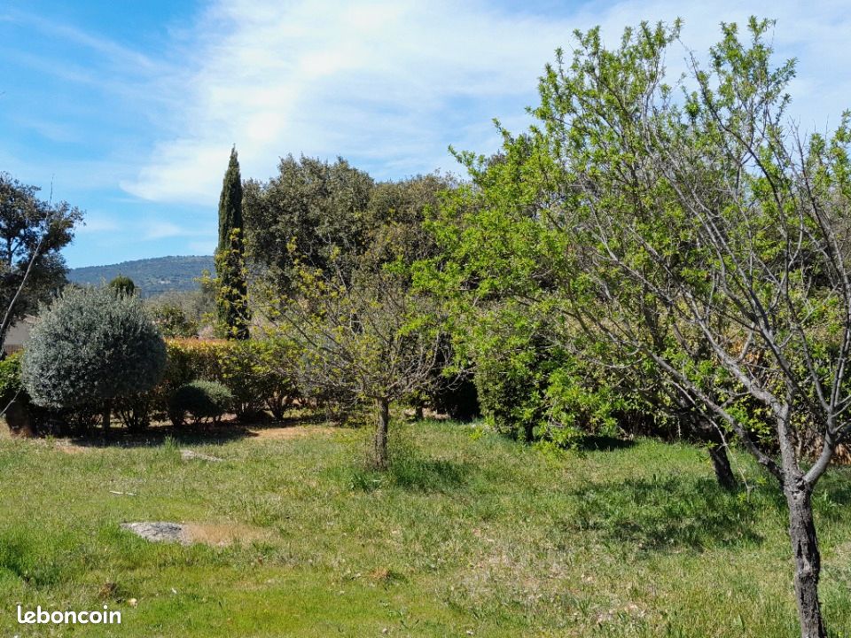 Terrain 1 300 m² Gareoult · à Garéoult · 210 000 €