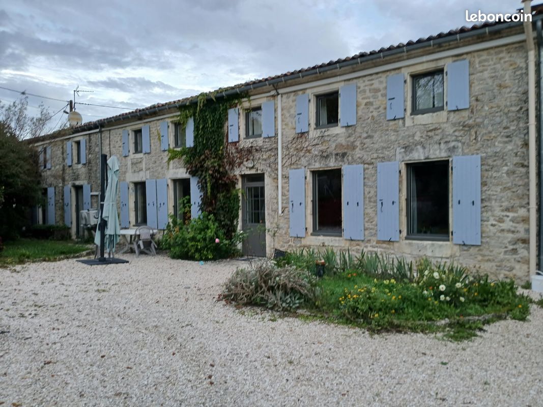 Maison 8 pièces 240 m² · à Courant · 240 m² · 274 000 €