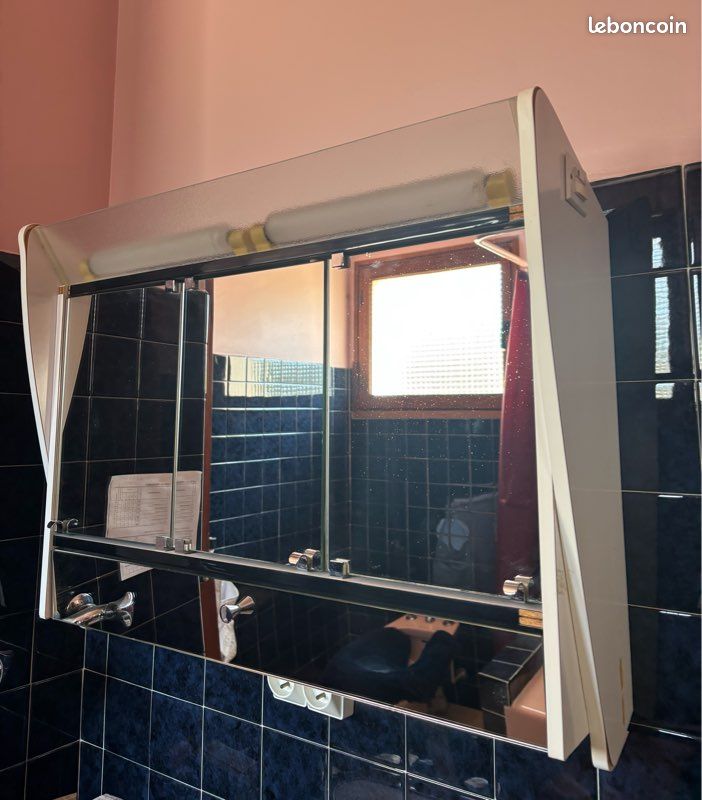 Armoire de toilette vintage années 70, triptyque miroir et lumière intégrée (image 3)