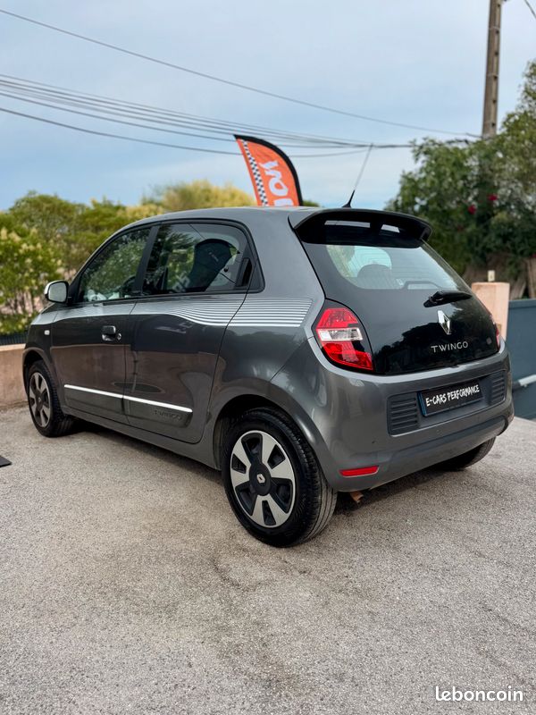Renault Twingo III 1.0 SCe 70ch Limited 5p (CLIMATISATION / BLUETOOTH / RADARS AR / JANTES ALU / RÉGULATEUR DE VITESSE) (image 4)