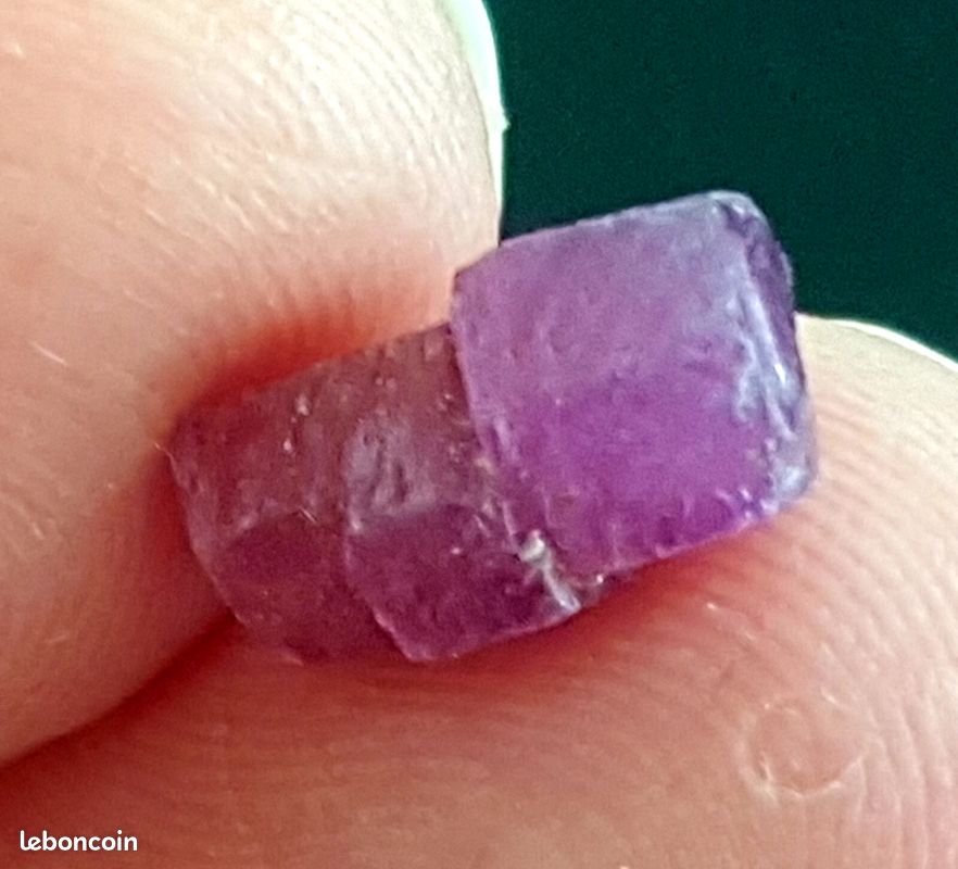 RUBIS ROUGE POURPRE DU MOZAMBIQUE DE 2,56 CARATS