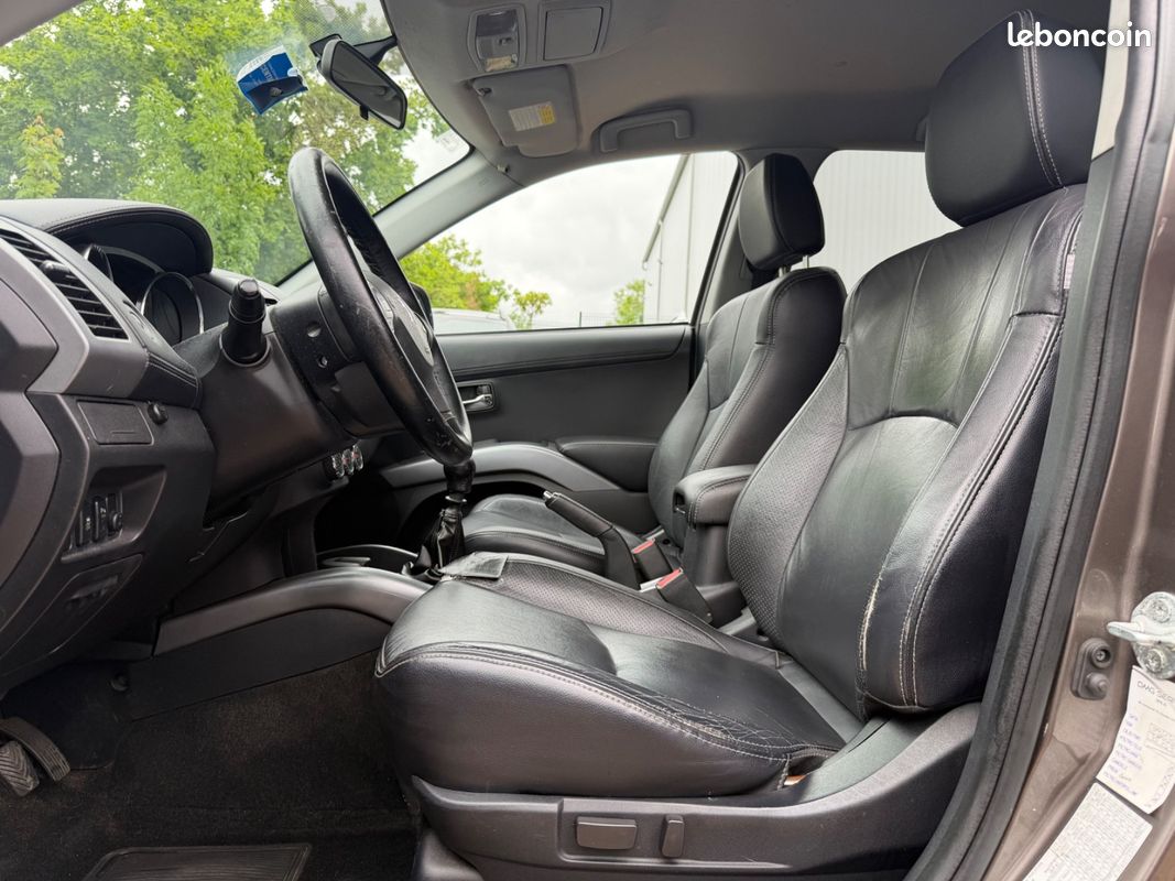 Peugeot 4007 2.2 HDI 156 FÉLINE * CUIR * GPS 7 PLACES (image 12)