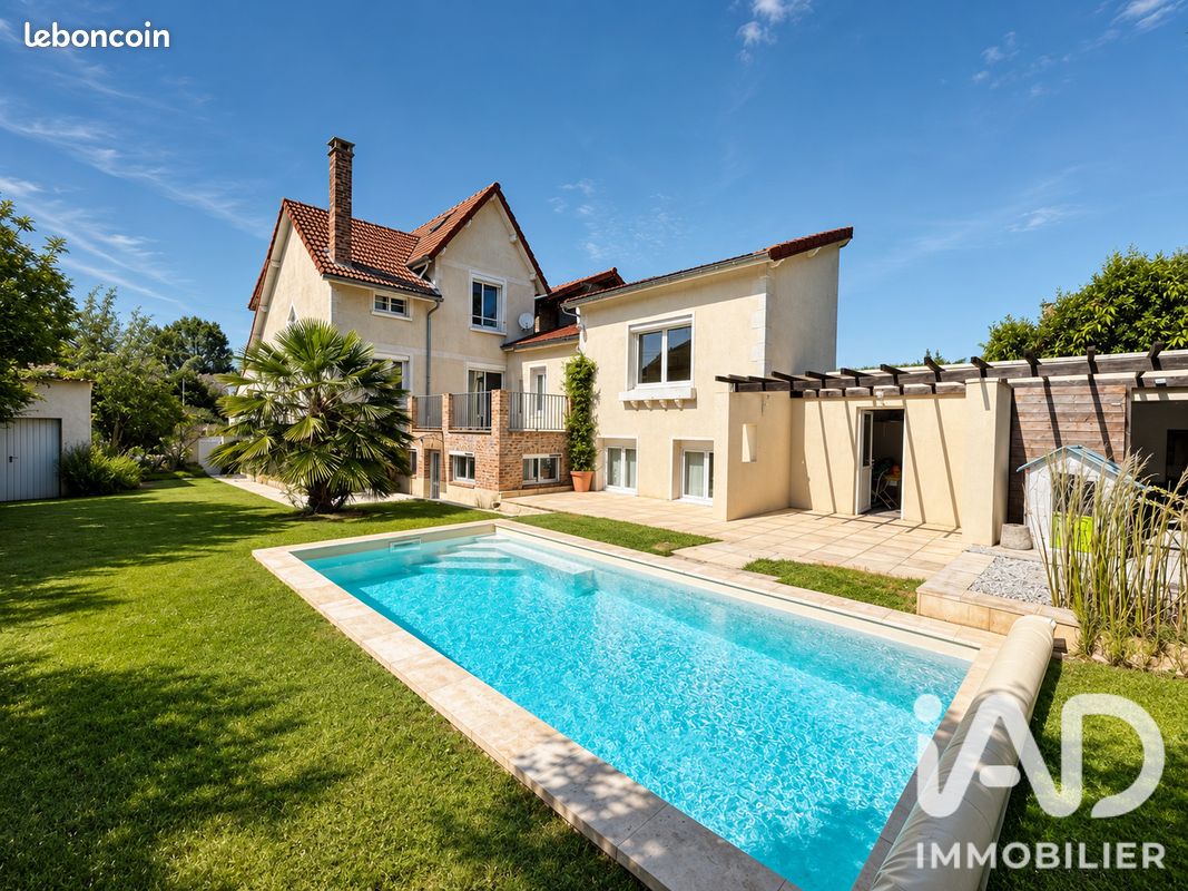 Maison 7 pièces 160 m² · à Sainte-Geneviève-des-Bois · 160 m² · 469 000 €