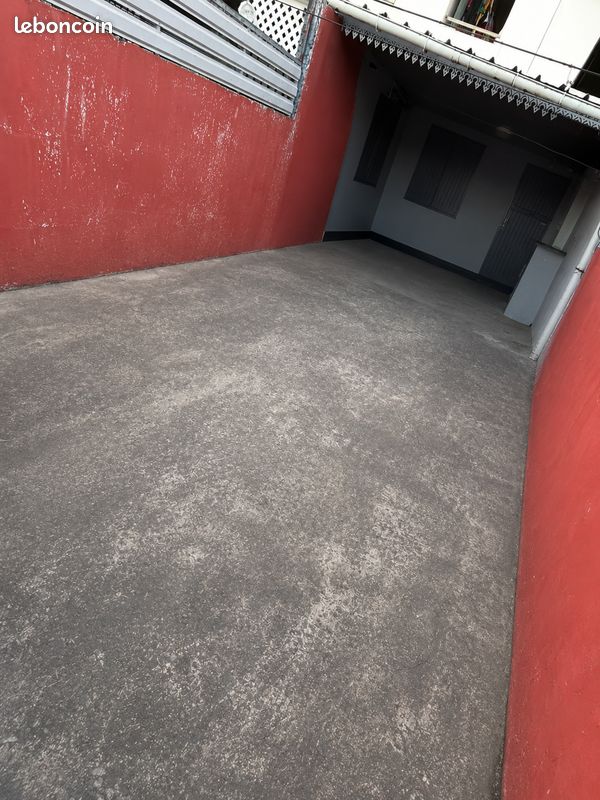 Maison 3 pièces 100 m² · à Saint-Denis · 100 m² · 230 000 €