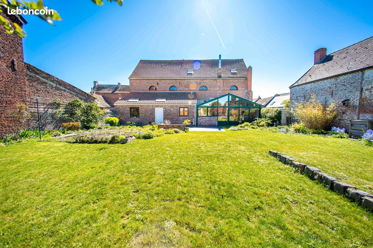 Maison 12 pièces 260 m² · à Préseau · 260 m² · 420 000 €