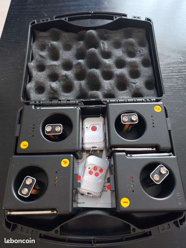Déclencheurs Sparklers Club Pour Jets De Scène - 2 Bases + 2 Télécommandes - Neuf