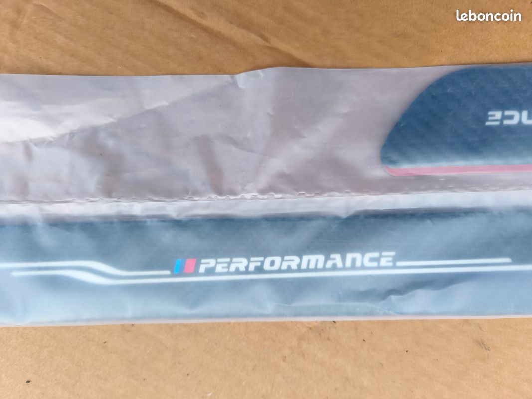 BMW. 2 protections autocollantes pour seuils de porte (image 1)