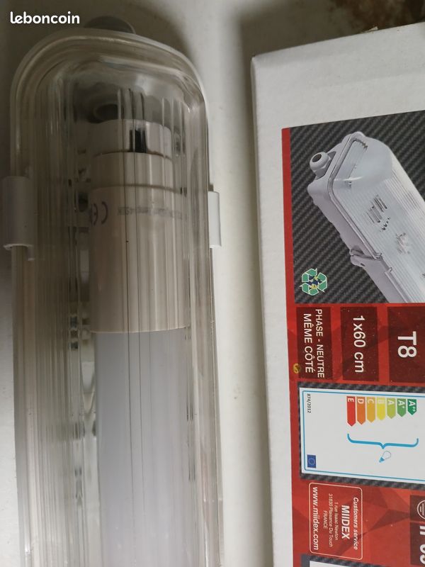 Boîtier étanche avec lampe led 0,60m (image 2)