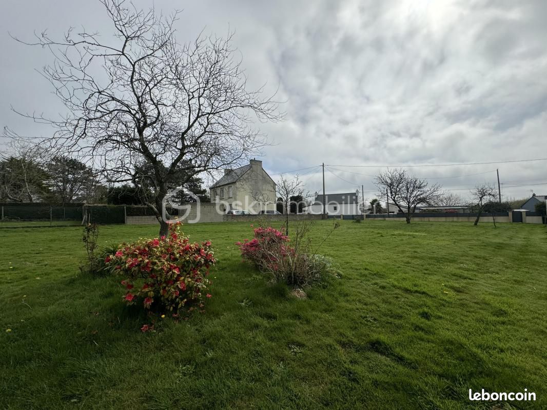 Terrain 1 000 m² Plomodiern · 110 000 €