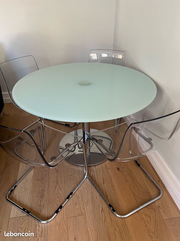 Table à manger ronde de chez 4 pieds (image 1)