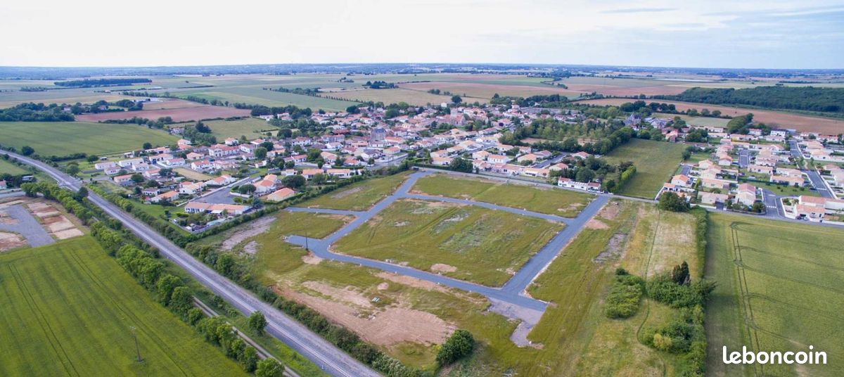 Terrain 533 m² · aux Magnils-Reigniers · 29 800 €