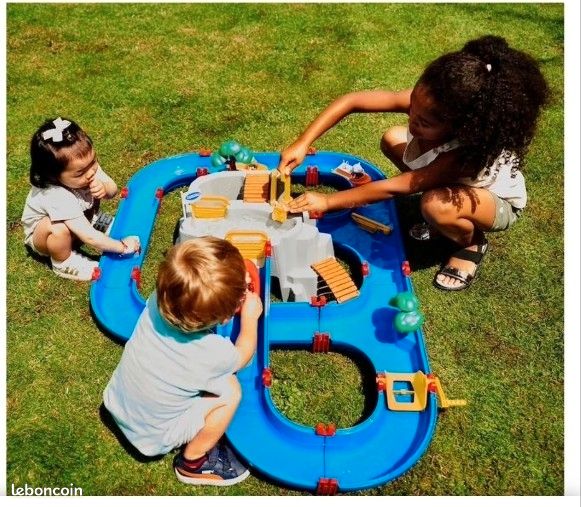 Circuits d'eau pour enfants avec bateaux (image 2)