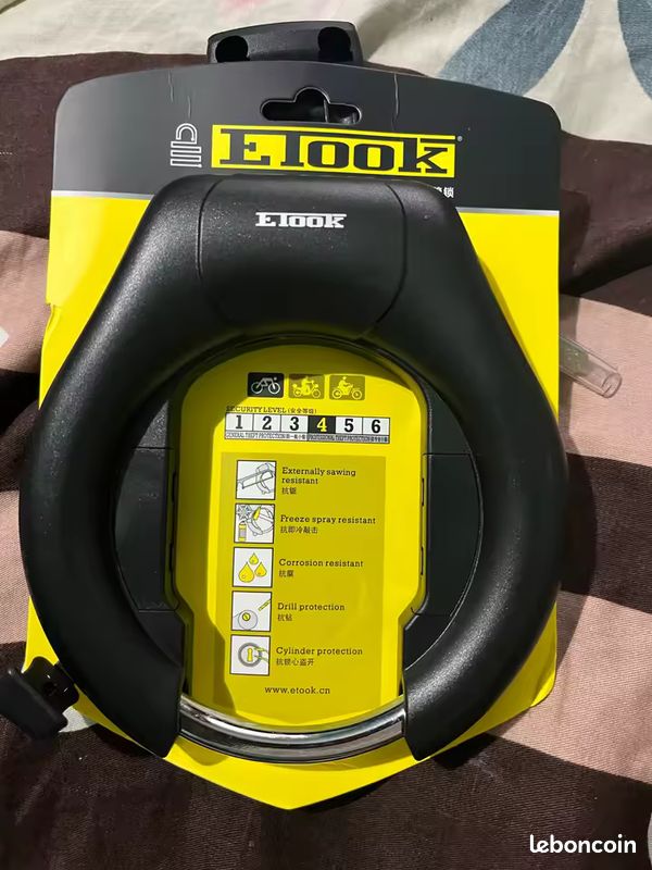 MASTER LOCK ANTIVOL U ACIER CEMENTÉ