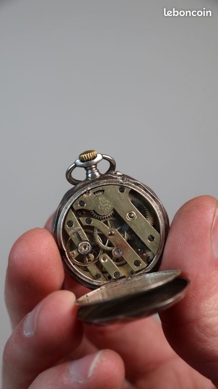 Montre à Gousset En Argent - À Réviser Ou Pour Pièces - Modèle Ancien Sans Marque