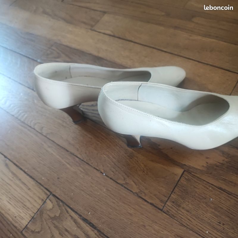 Très belle paire de chaussures beige acheter pour un mariage pour femme (image 2)