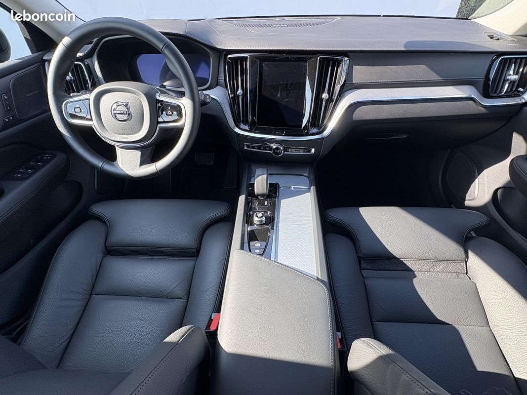 VOLVO V60 Micro hybride essence B4 197 ch DCT7 Ultra Style Dark (image 5)
