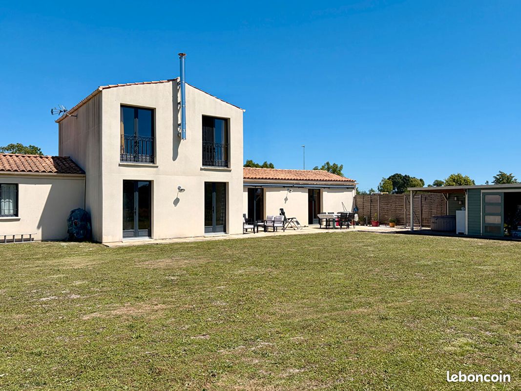 Maison 4 pièces 149 m² · à Aumagne · 149 m² · 299 900 €