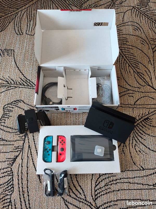 Console Nintendo Switch avec carte micro SD Sandisk 64 go (image 1)