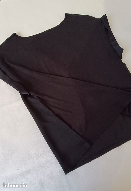 Blouse fluide élégante noire (image 7)