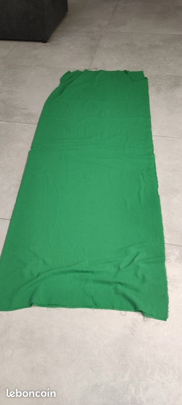 Grand coupon de tissu vert (image 1)
