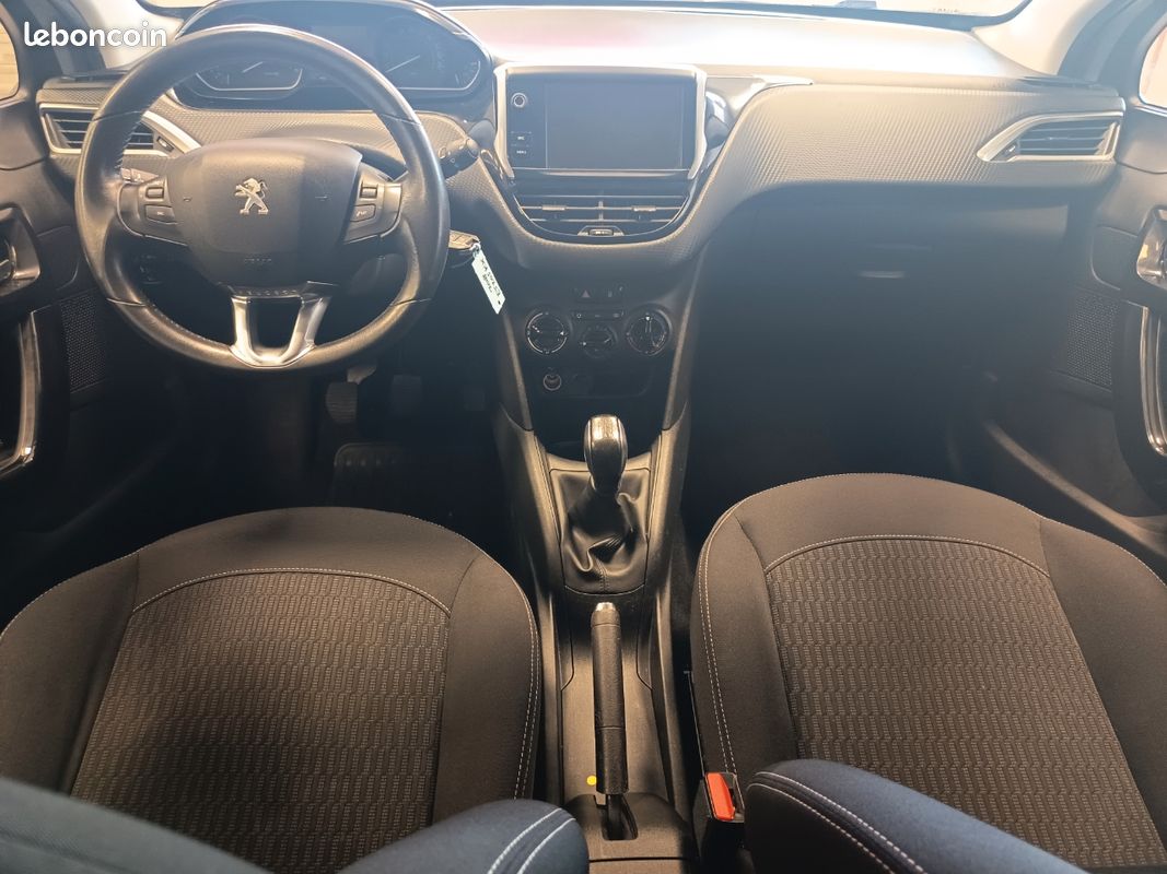 PEUGEOT 208 Phase 2, 1.6 BLUEHDI 100CH, Finition STYLE, DISTRIBUTION OK, CT OK,GARANTIE 6 MOIS (image 5)