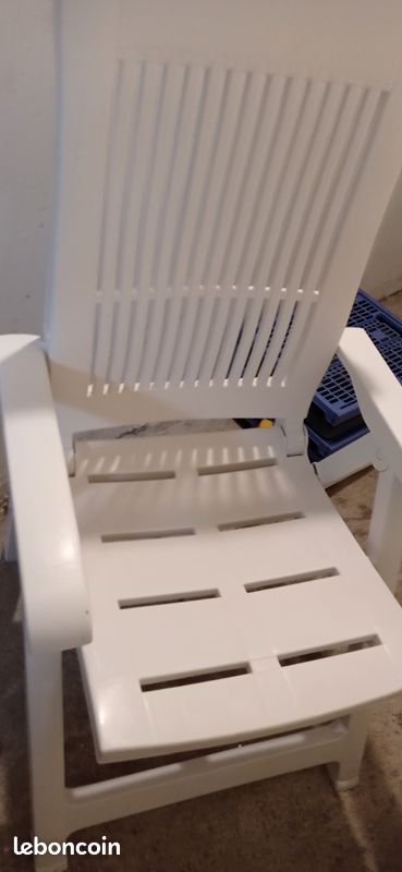 Chaise blanche (image 2)