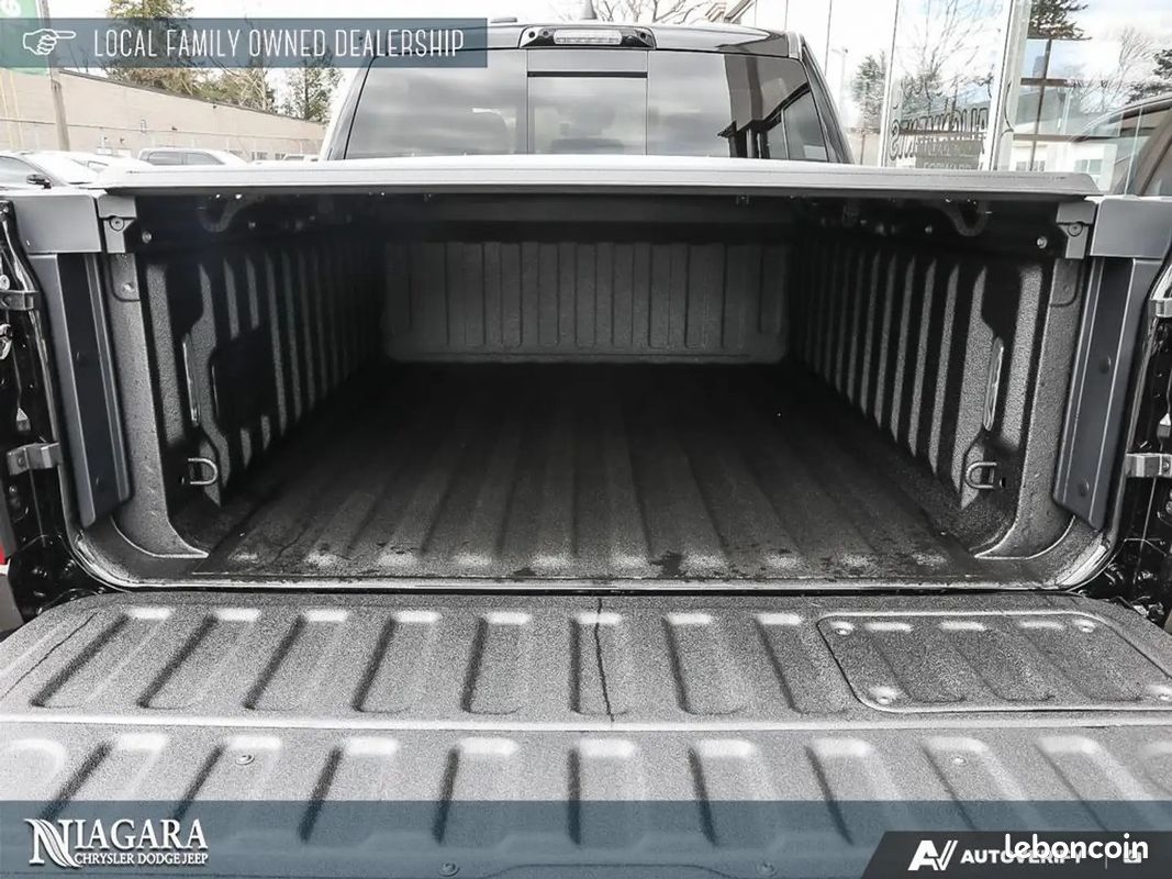 Dodge RAM 1500 Limited 5.7 HEMI V8 4x4 Crew Cab – Night Edition – Neuf 2026 - TVA récupérable (image 17)