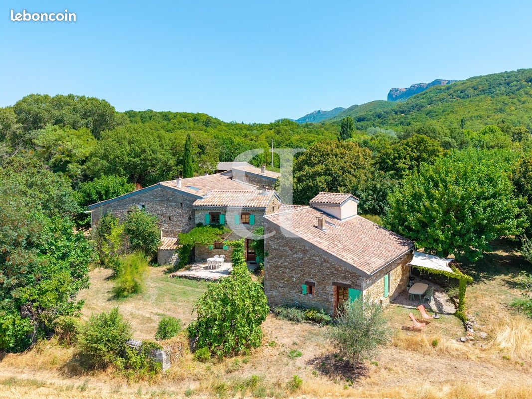 Maison 22 pièces 515 m² · à Pont-de-Barret · 515 m² · 849 000 €