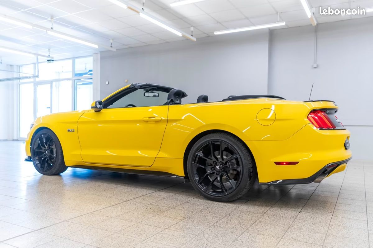 FORD Mustang GT CABRIOLET 5.0 V8 426CH BVA - GPL - CUIR - APPLE CARPLAY (image 6)