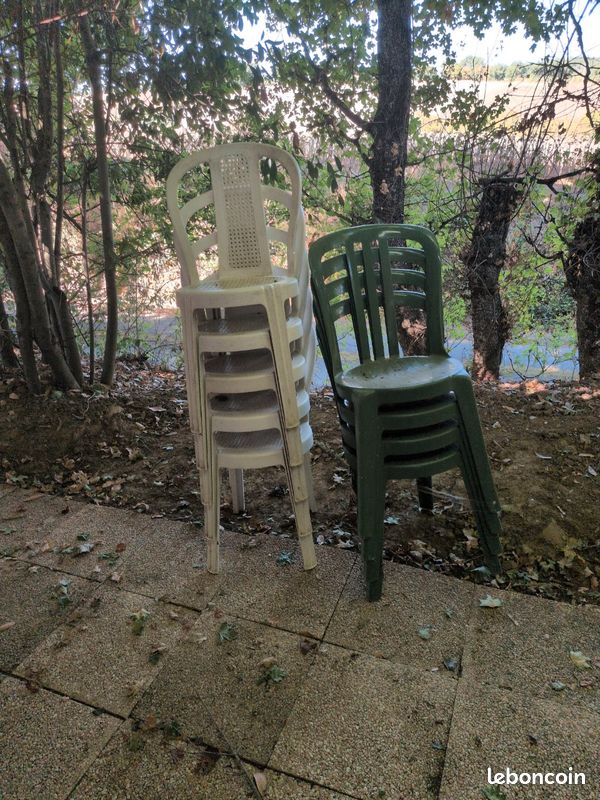 Chaises plastique lot (image 1)