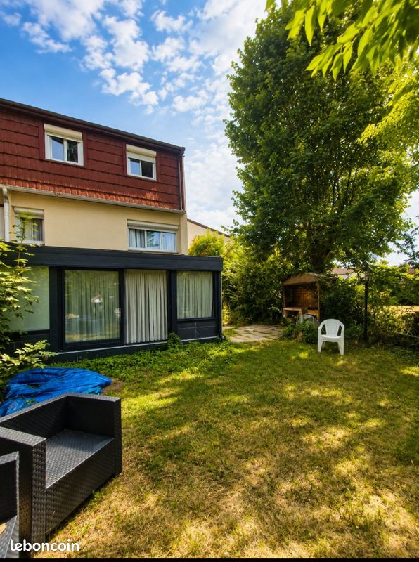 Maison 8 pièces 102 m² · à Fosses · 102 m² · 285 000 €