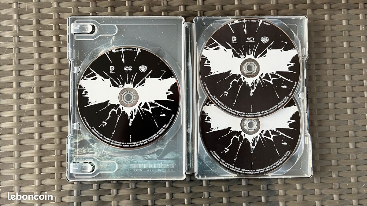 The Dark Knight Blu-Ray DVD - Ultimate Edition (image 2)