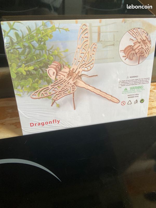 Maquette en bois dans son emballage scellé (image 1)