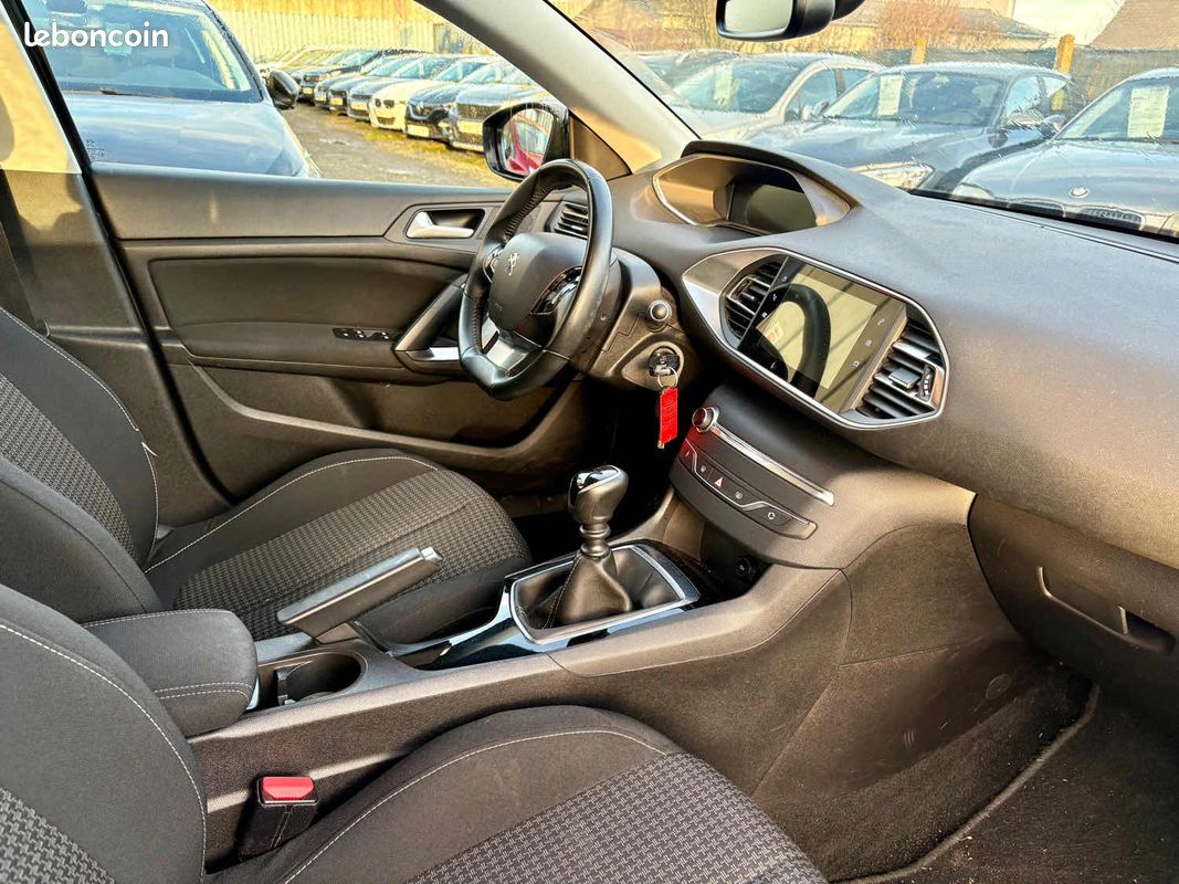 Peugeot 308 (image 9)